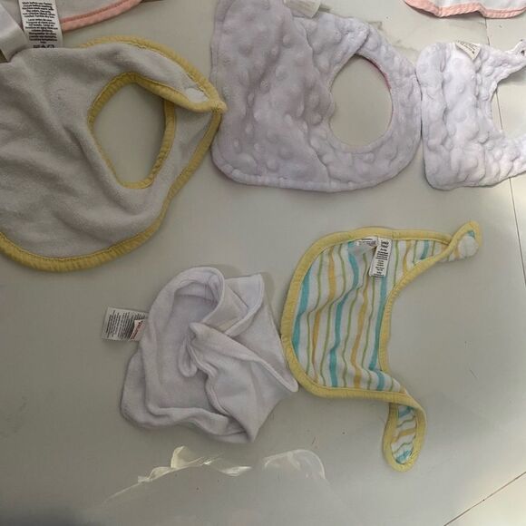 Lot of 10 girls bibs - Picture 3 of 7
